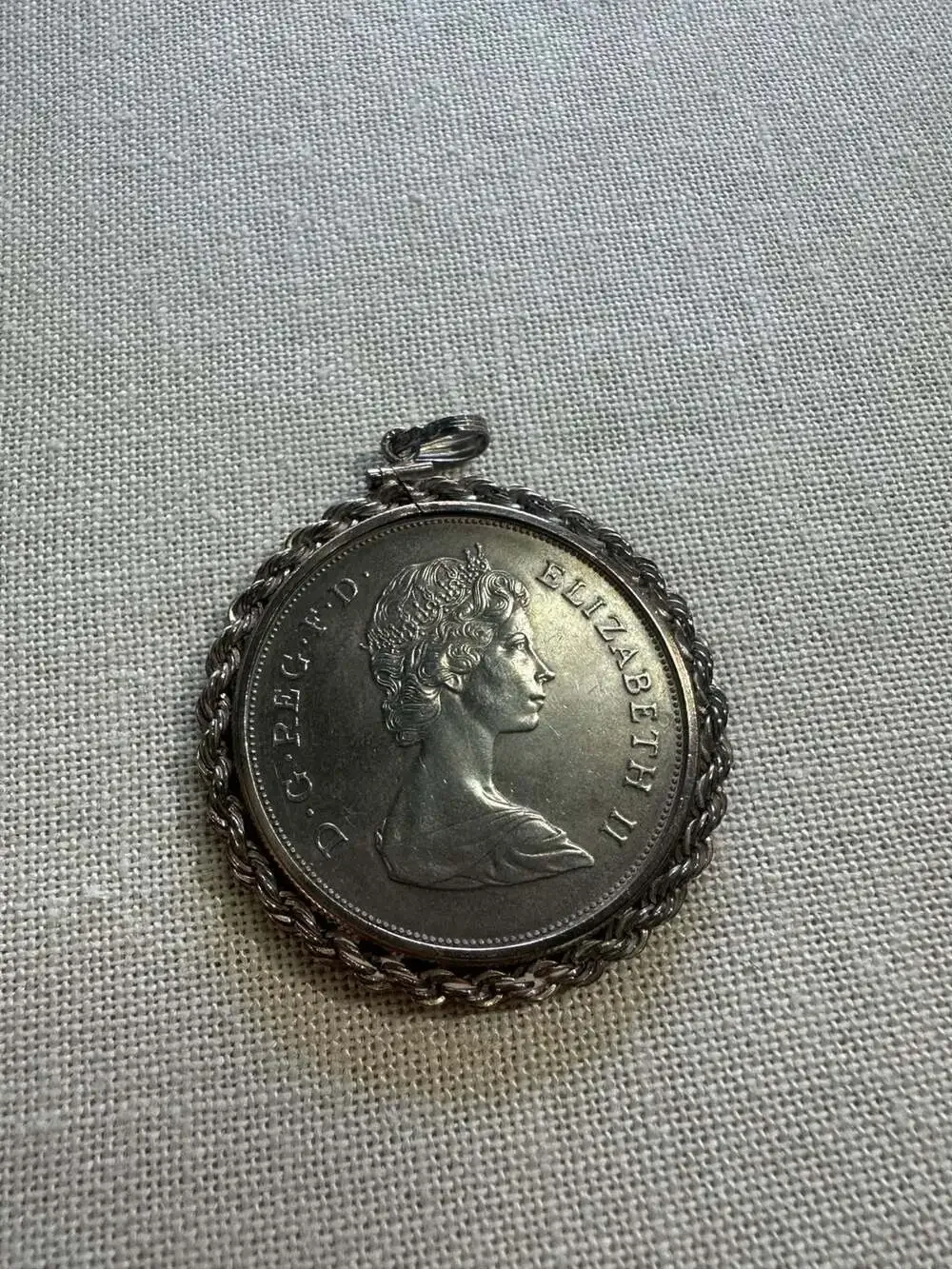 1981 Royal Wedding Prince Charles & Lady Di Spencer Commemorative Coin Pendant